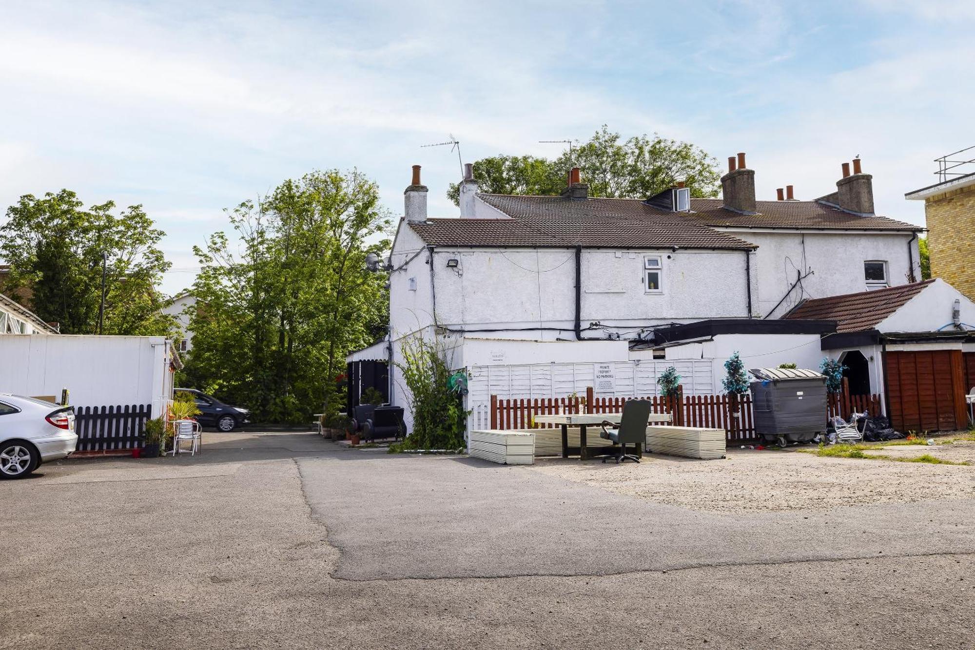 Old Oak Tree Inn Hounslow Exterior photo